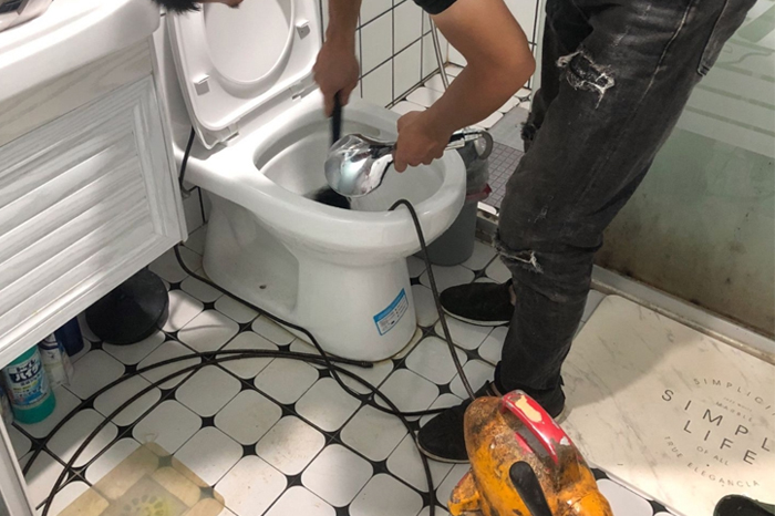 白云马桶堵塞自己疏通还是找师傅？专业上门服务让你省时更省心